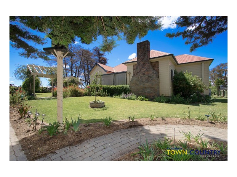 62 Mundays Lane, Armidale NSW 2350