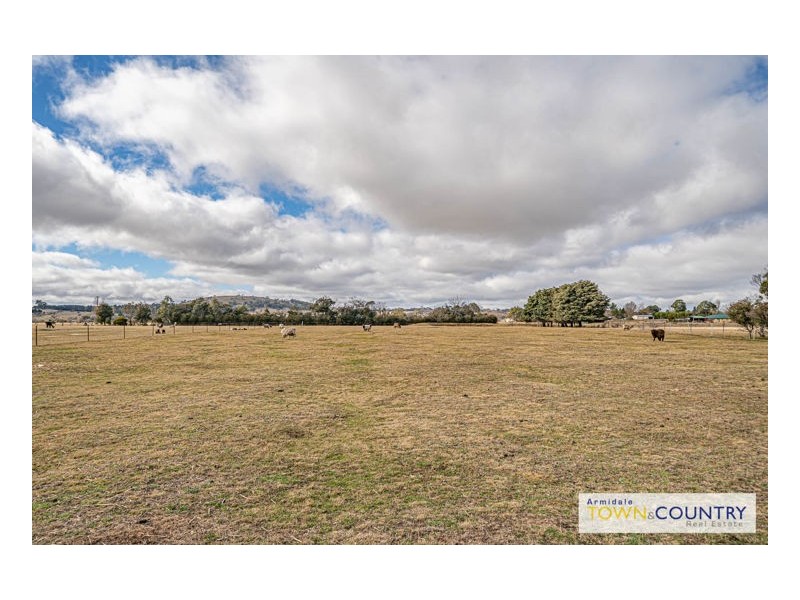 60 Mundays Lane, Armidale NSW 2350