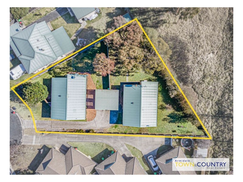 1 & 2/22 Samuelson Crescent, Armidale NSW 2350