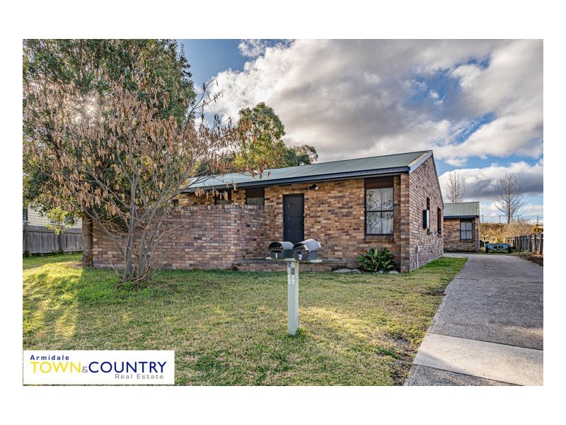 1 & 2/22 Samuelson Crescent, Armidale NSW 2350