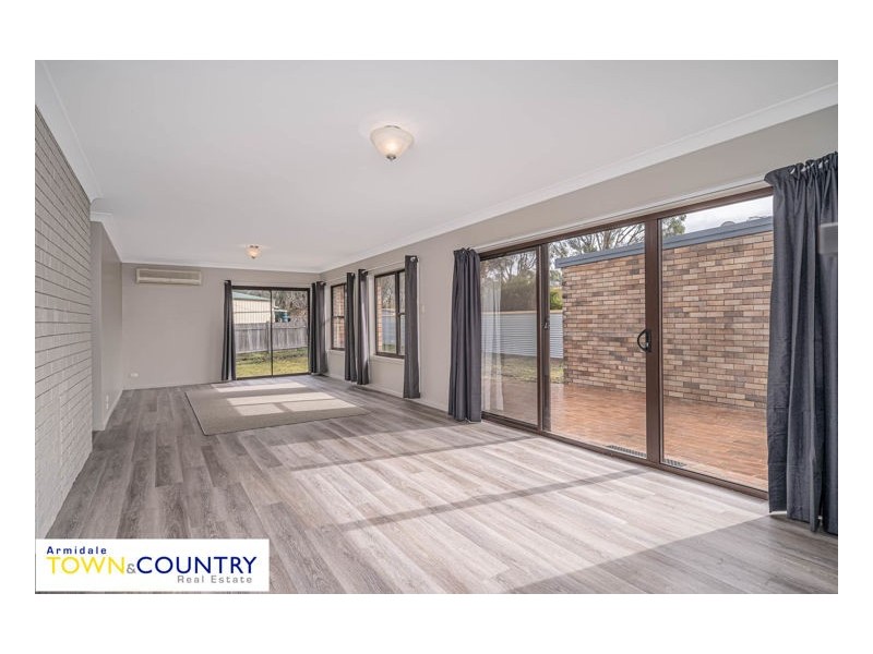 1 & 2/22 Samuelson Crescent, Armidale NSW 2350