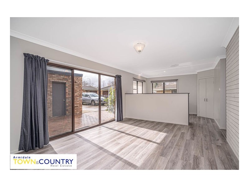 1 & 2/22 Samuelson Crescent, Armidale NSW 2350