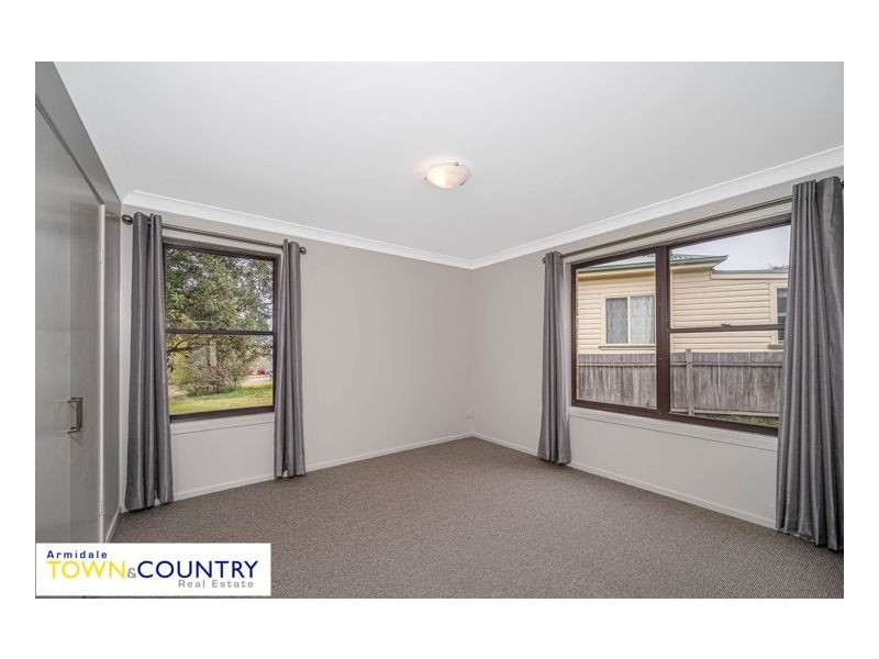 1 & 2/22 Samuelson Crescent, Armidale NSW 2350