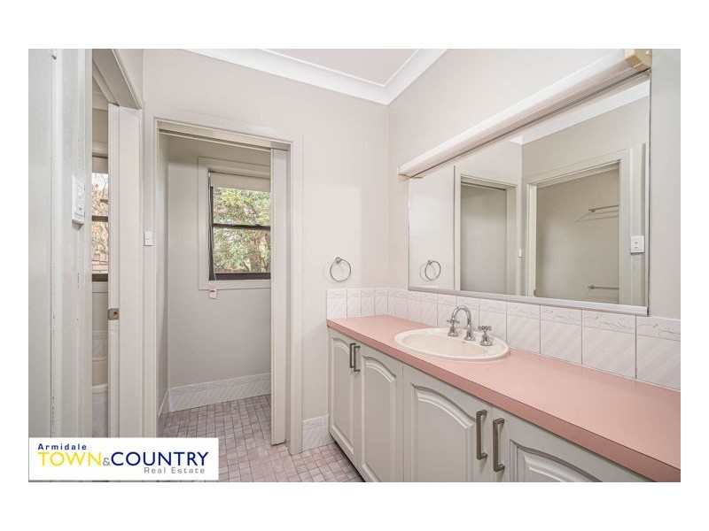 1 & 2/22 Samuelson Crescent, Armidale NSW 2350