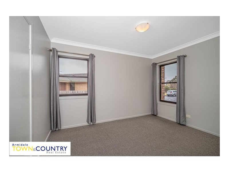 1 & 2/22 Samuelson Crescent, Armidale NSW 2350