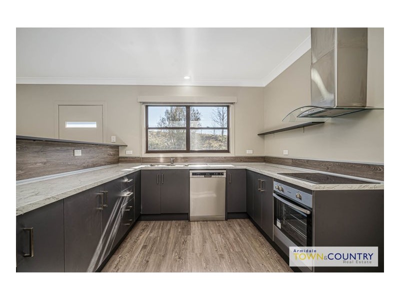 1 & 2/22 Samuelson Crescent, Armidale NSW 2350