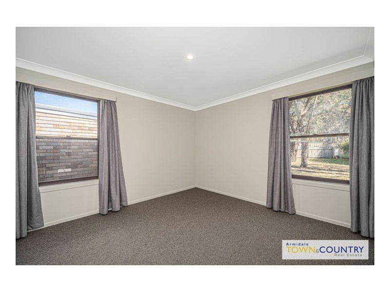 1 & 2/22 Samuelson Crescent, Armidale NSW 2350