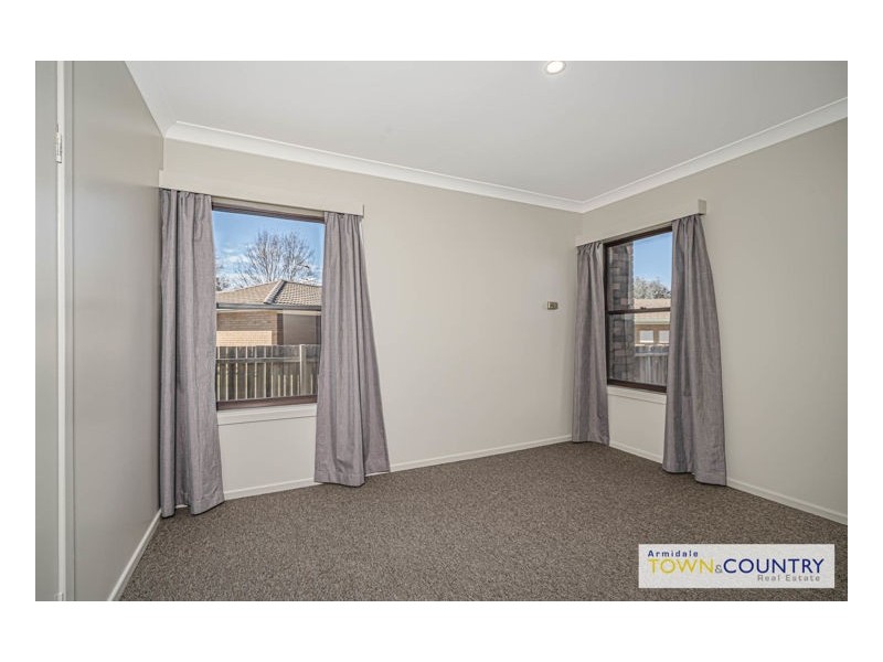 1 & 2/22 Samuelson Crescent, Armidale NSW 2350