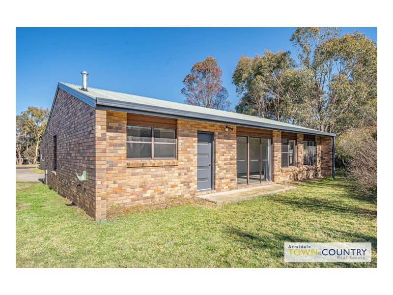 1 & 2/22 Samuelson Crescent, Armidale NSW 2350