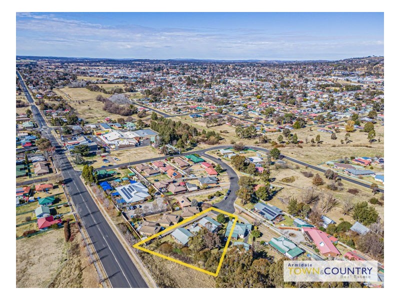 1 & 2/22 Samuelson Crescent, Armidale NSW 2350