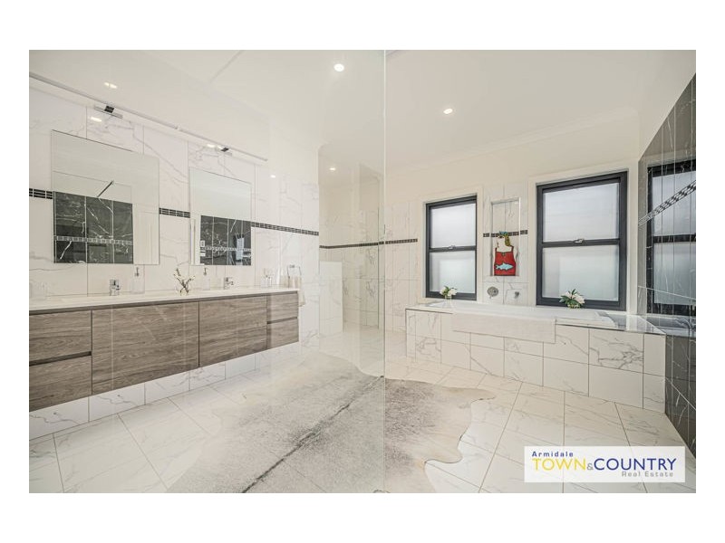 11 Illallangi Close, Armidale NSW 2350