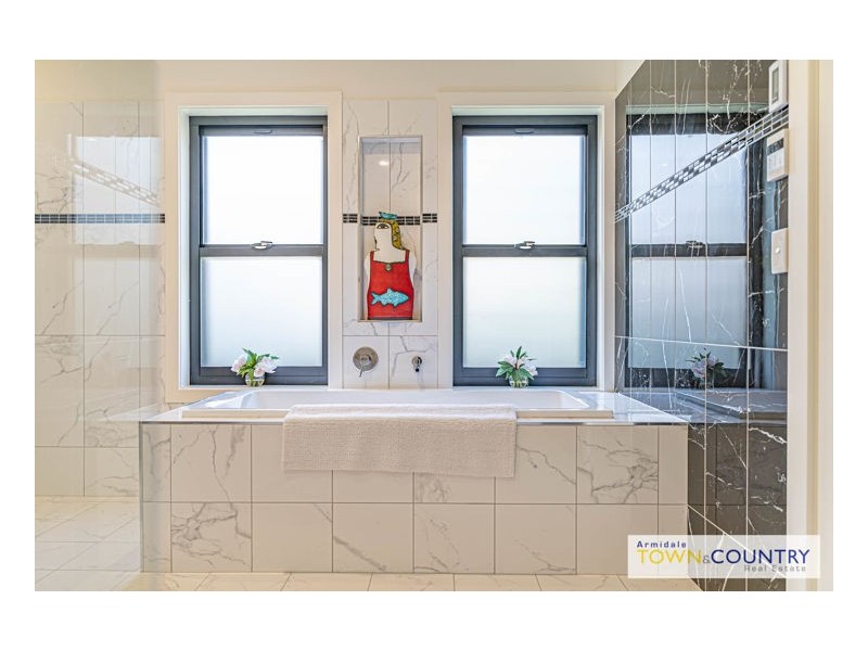 11 Illallangi Close, Armidale NSW 2350