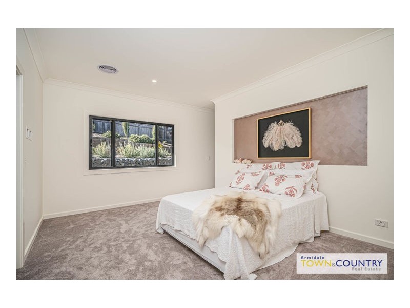 11 Illallangi Close, Armidale NSW 2350