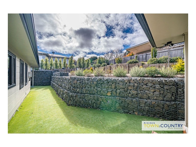 11 Illallangi Close, Armidale NSW 2350