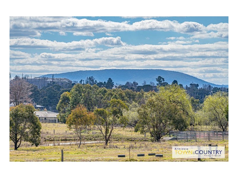 36 Dangarsleigh Road, Armidale NSW 2350