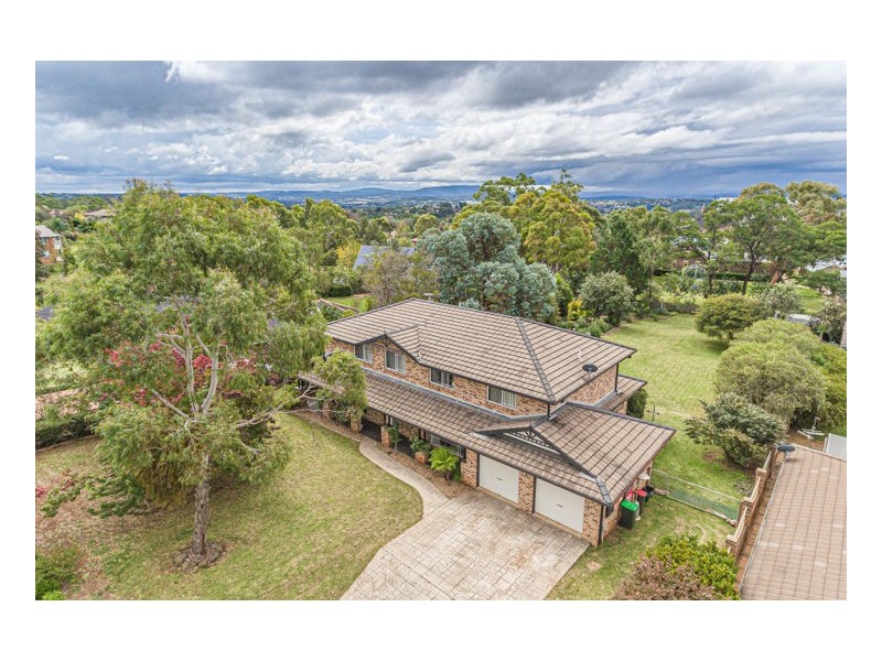 99 The Avenue, Armidale NSW 2350