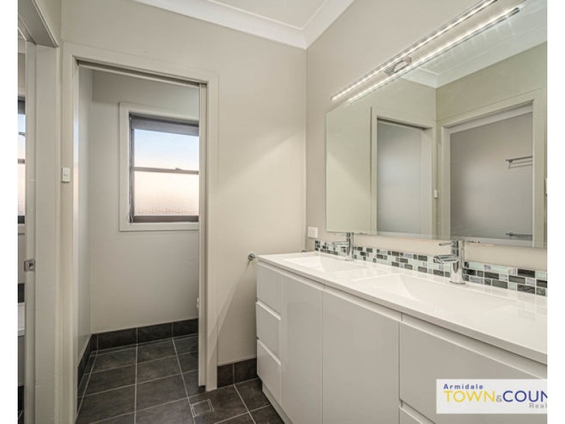 2/22 Samuelson Crescent, Armidale NSW 2350