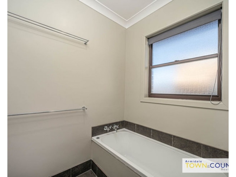 2/22 Samuelson Crescent, Armidale NSW 2350