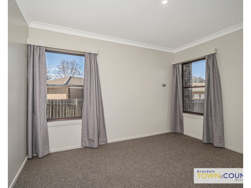 2/22 Samuelson Crescent, Armidale NSW 2350