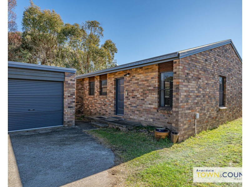 2/22 Samuelson Crescent, Armidale NSW 2350