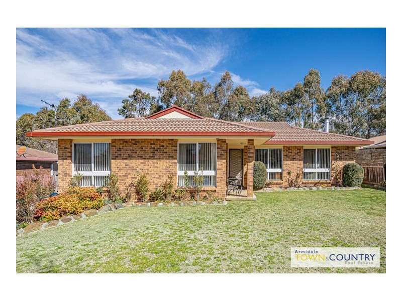 14 Sarah Place, Armidale NSW 2350