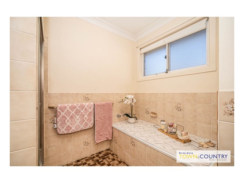 14 Sarah Place, Armidale NSW 2350