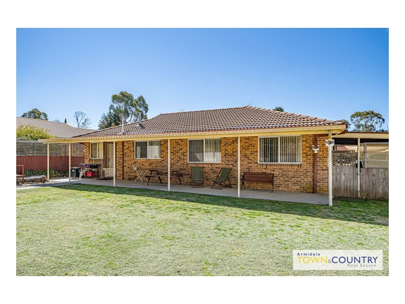 14 Sarah Place, Armidale NSW 2350