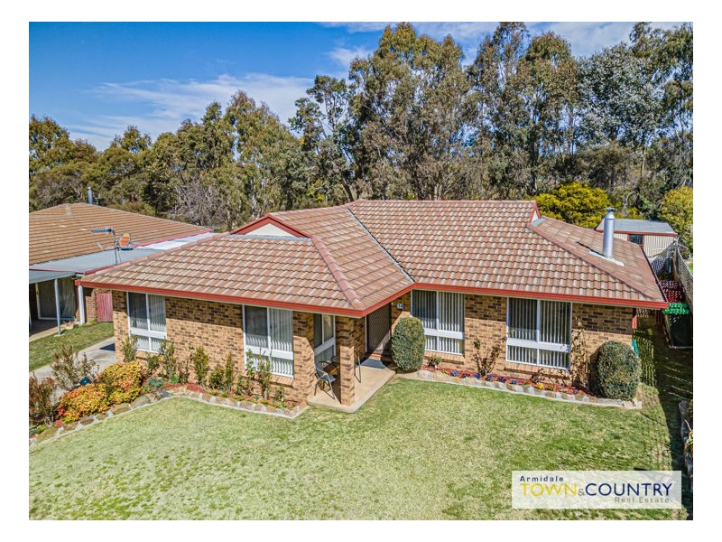 14 Sarah Place, Armidale NSW 2350