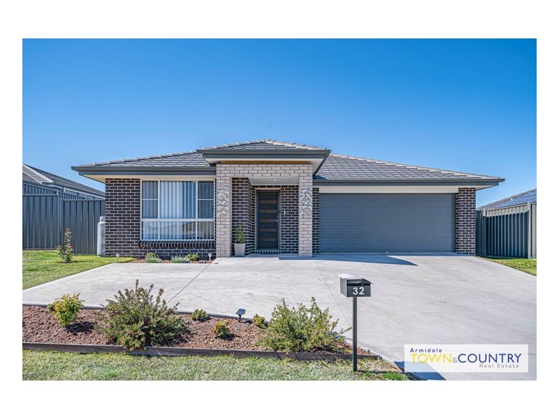 32 Cookes Road, Armidale NSW 2350