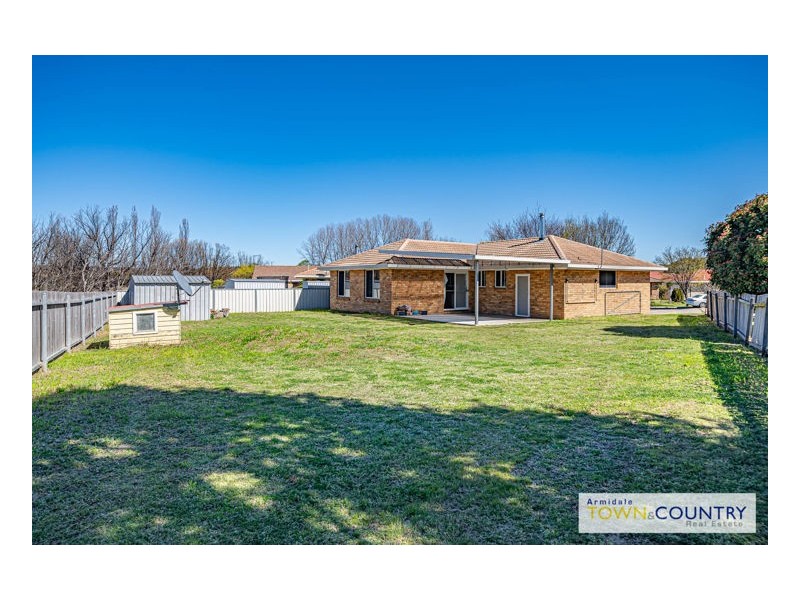 6 Centennial Close, Armidale NSW 2350