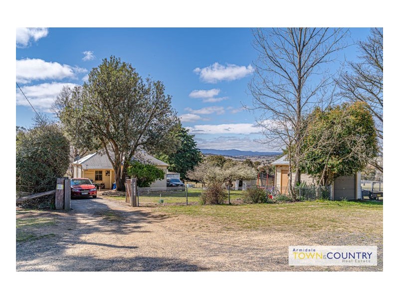 11 School Road, Wollomombi NSW 2350
