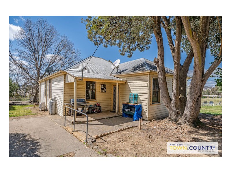 11 School Road, Wollomombi NSW 2350