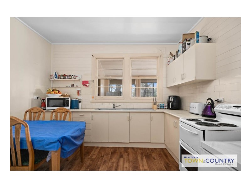 11 School Road, Wollomombi NSW 2350