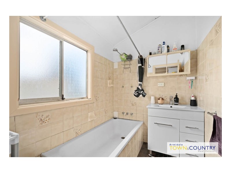 11 School Road, Wollomombi NSW 2350