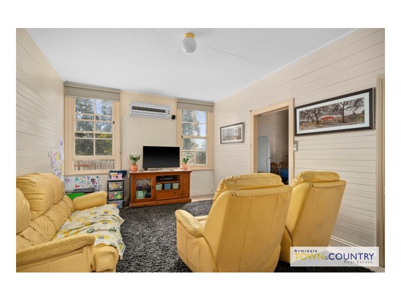 11 School Road, Wollomombi NSW 2350