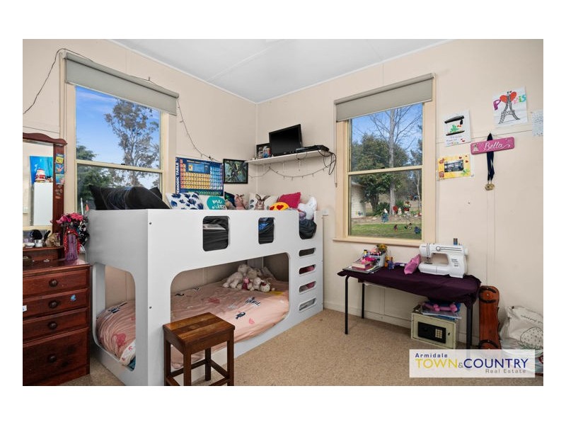 11 School Road, Wollomombi NSW 2350