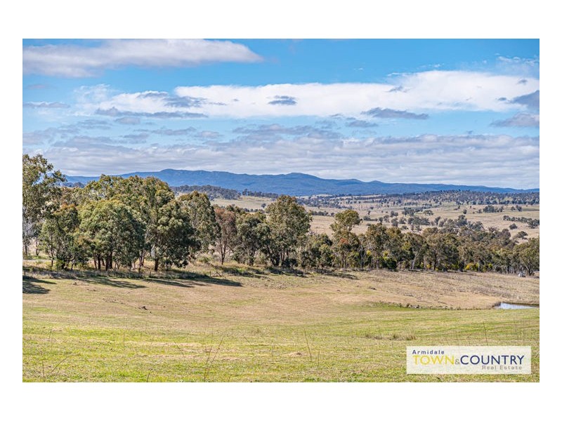 11 School Road, Wollomombi NSW 2350