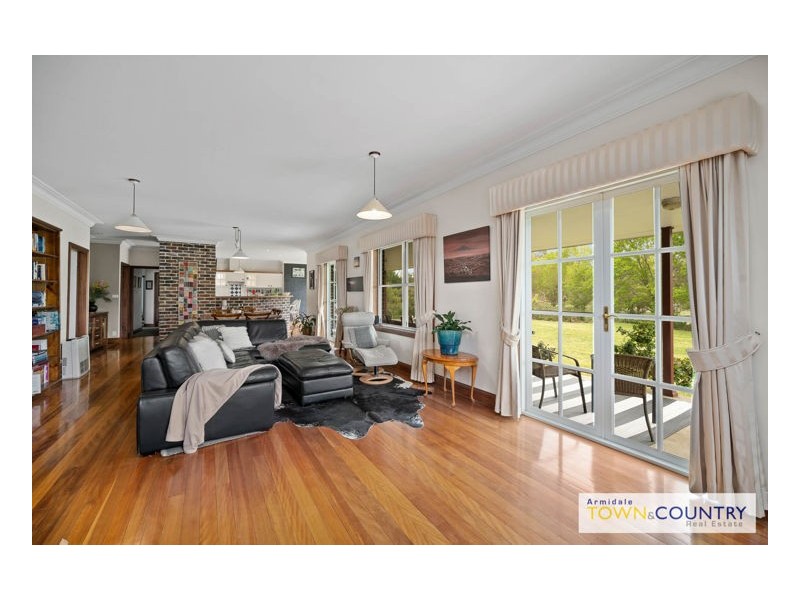 13 Red Hill Way, Armidale NSW 2350