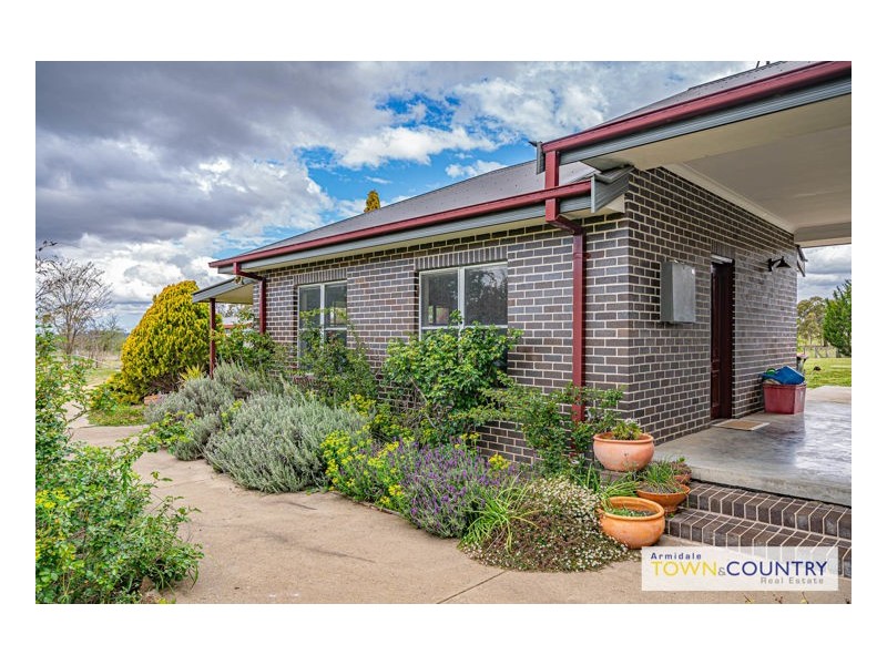 13 Red Hill Way, Armidale NSW 2350
