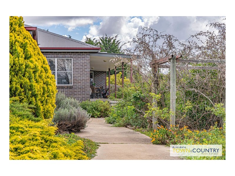 13 Red Hill Way, Armidale NSW 2350