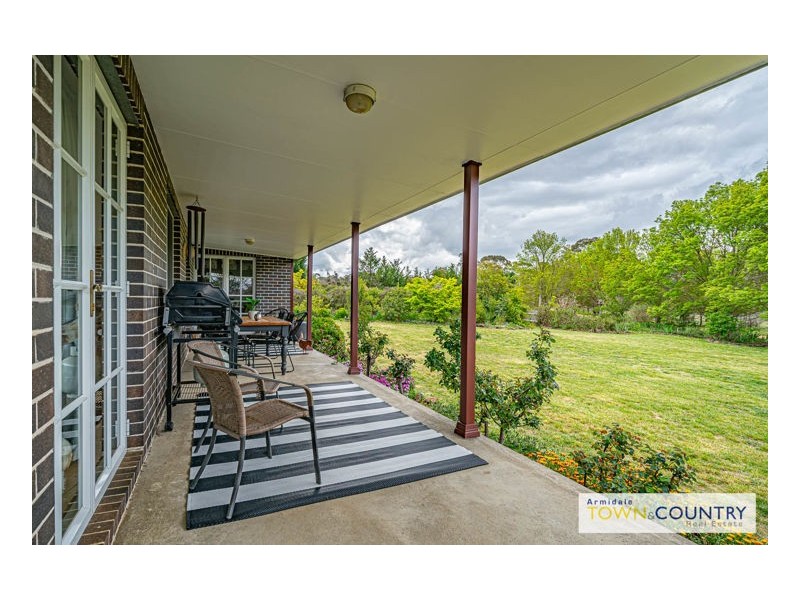 13 Red Hill Way, Armidale NSW 2350
