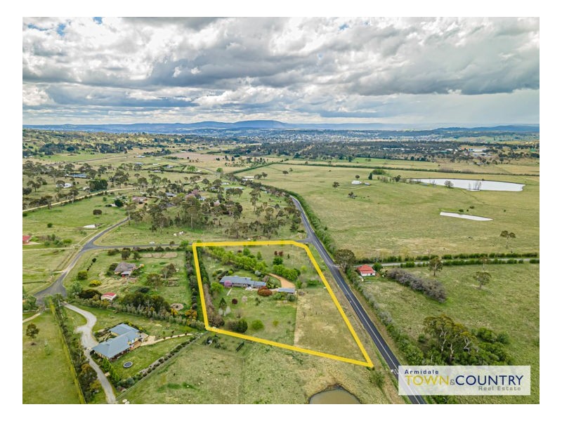 13 Red Hill Way, Armidale NSW 2350