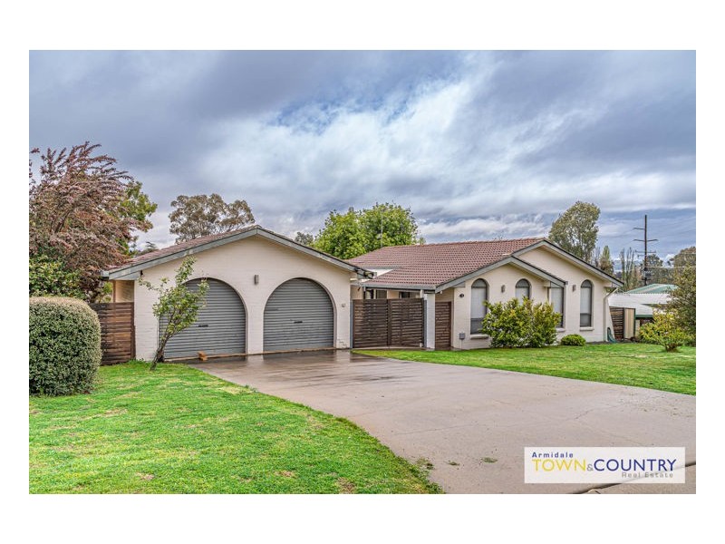 3 Bishop Crescent, Armidale NSW 2350