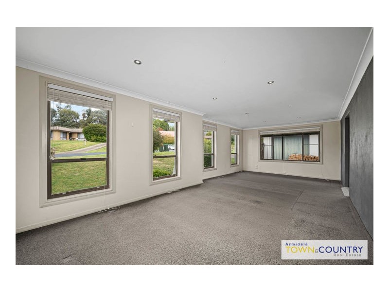 3 Bishop Crescent, Armidale NSW 2350