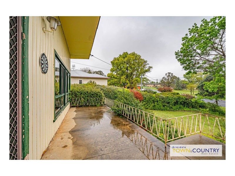 12 Merinda Place, Armidale NSW 2350