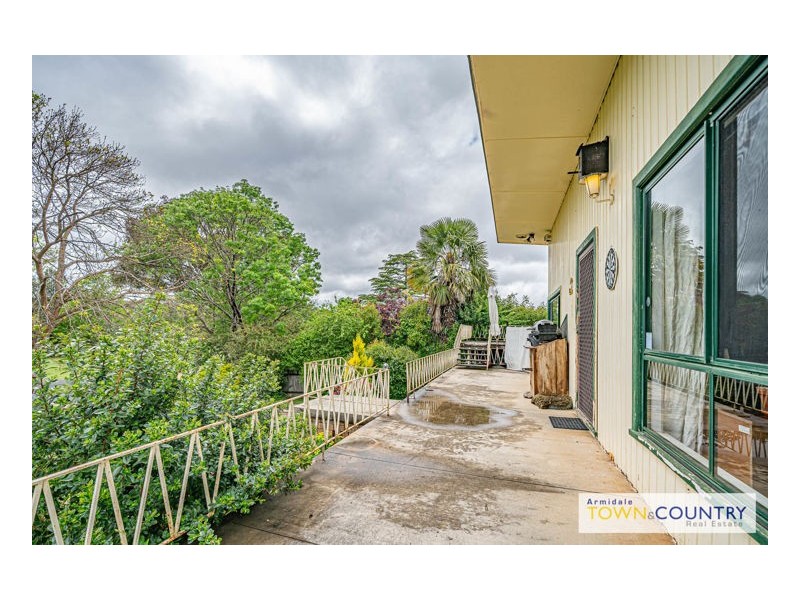 12 Merinda Place, Armidale NSW 2350