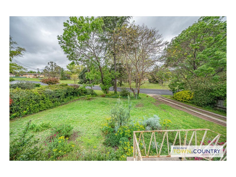 12 Merinda Place, Armidale NSW 2350