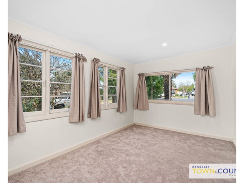 7 Barry Street, Armidale NSW 2350