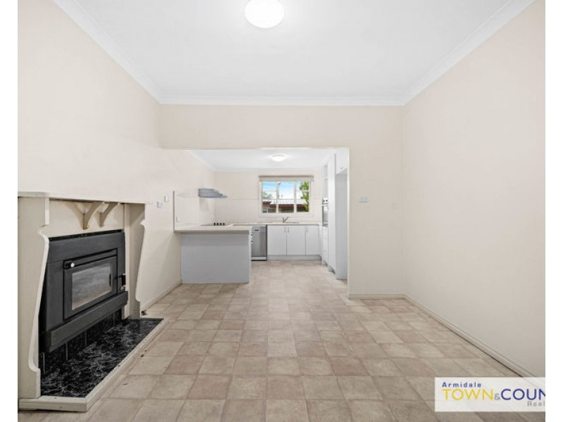 7 Barry Street, Armidale NSW 2350