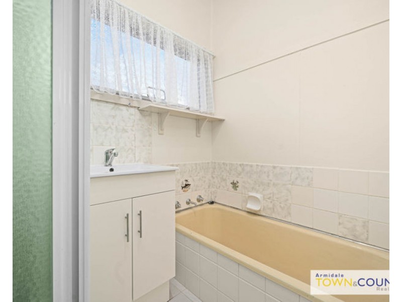 7 Barry Street, Armidale NSW 2350